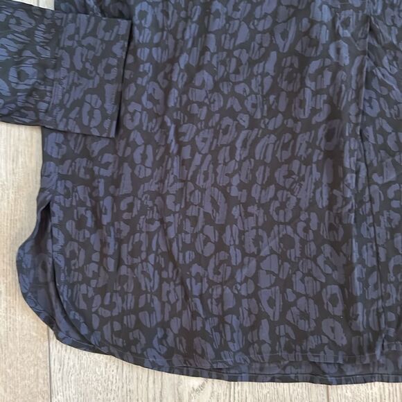 RAILS GRAY AND BLACK CHEETAH PRINT BLOUSE SIZE SMALL EUC - Picture 2 of 5